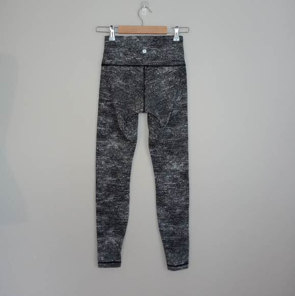 Lululemon Wunder Under Hi-Rise Tight 28" Rush Jacquard Black White Size 6 - Picture 8 of 14